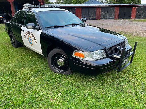 Ford Crown Victoria 5 of 7