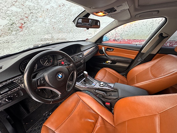 BMW 320i 4 of 6