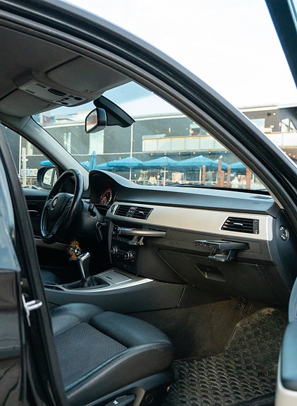 BMW 318d 17 of 18