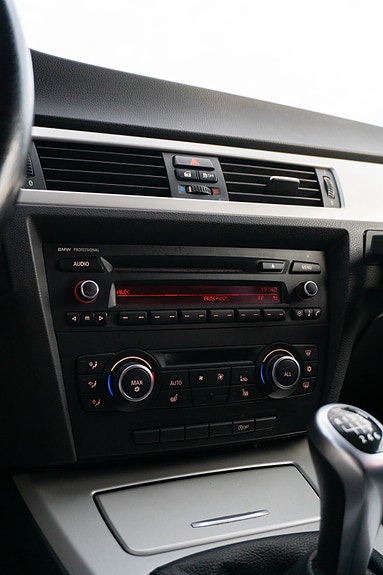 BMW 318d 13 of 18