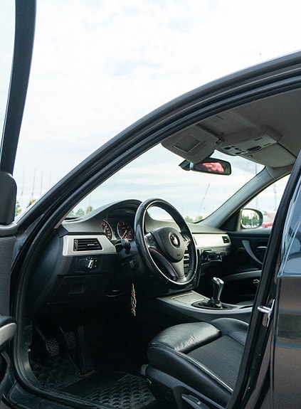 BMW 318d 9 of 18
