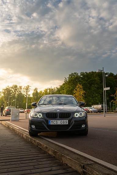 BMW 318d 2 of 18