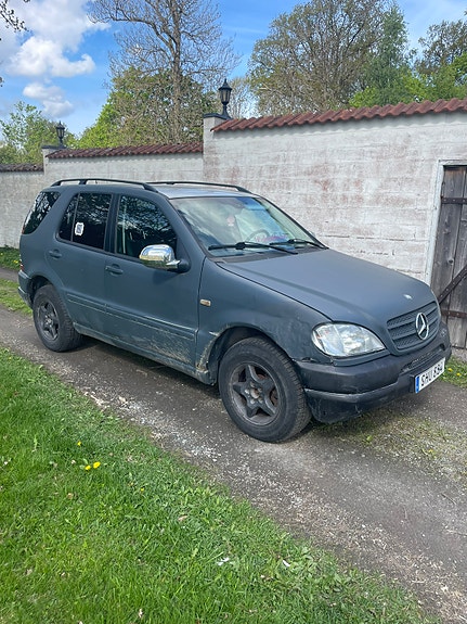 Mercedes-Benz ML320 6 of 8