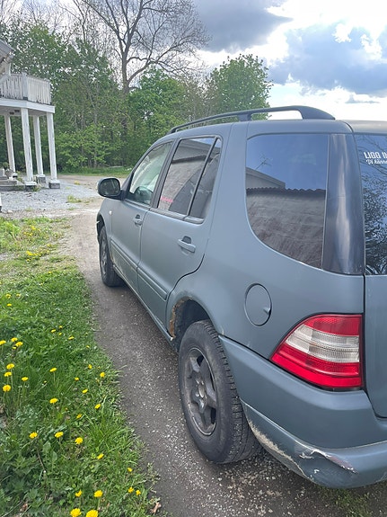 Mercedes-Benz ML320 8 of 8