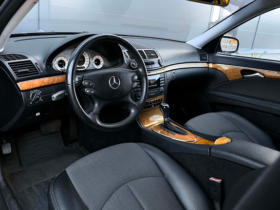 Mercedes-Benz E200 5 of 6
