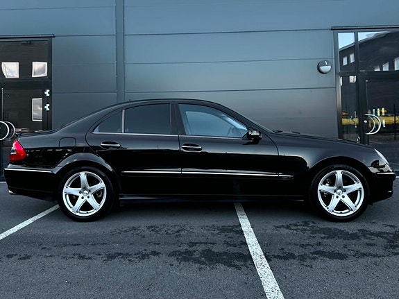 Mercedes-Benz E200 3 of 6