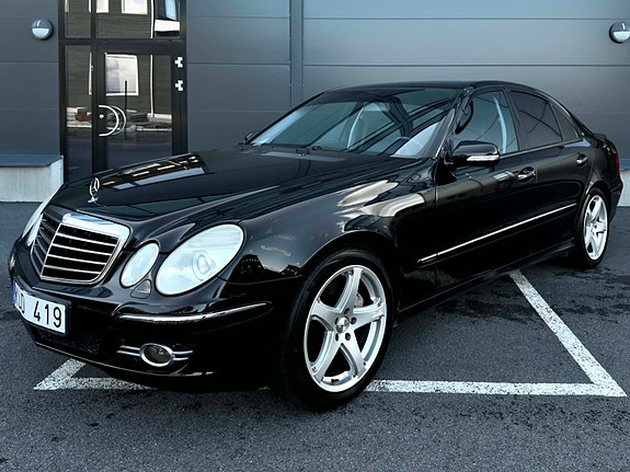 Mercedes-Benz E200 2 of 6