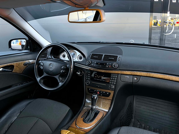 Mercedes-Benz E200 6 of 6