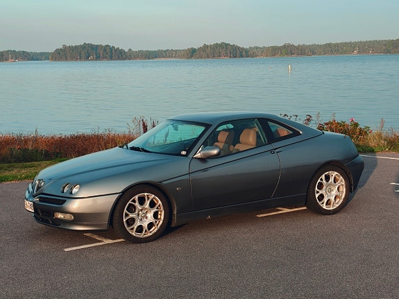Alfa Romeo GTV 2 of 10