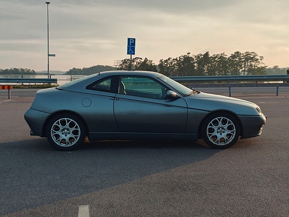 Alfa Romeo GTV 7 of 10