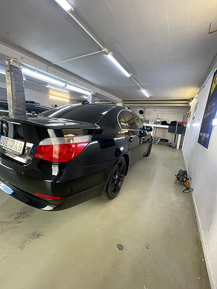BMW 520i 5 of 6