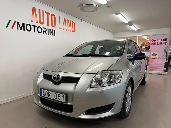 Toyota Auris 2 of 26