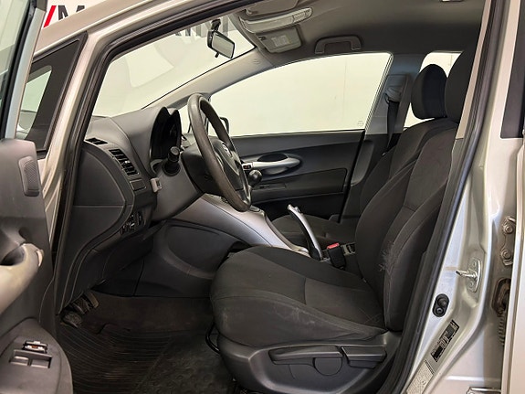 Toyota Auris 8 of 26