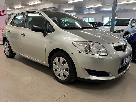 Toyota Auris 25 of 26