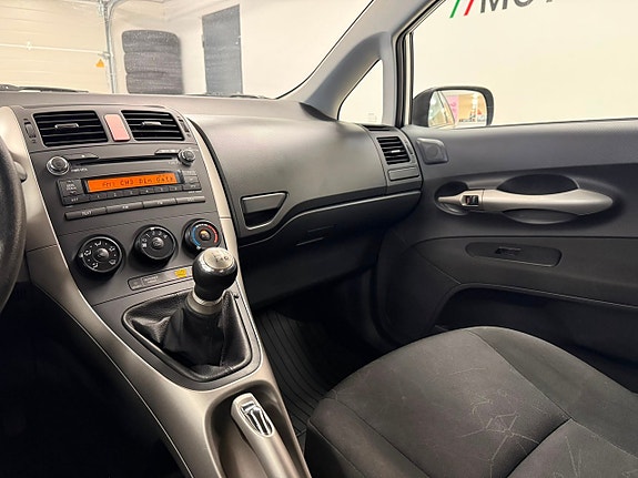 Toyota Auris 19 of 26