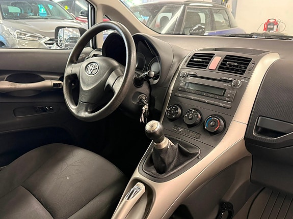 Toyota Auris 22 of 26