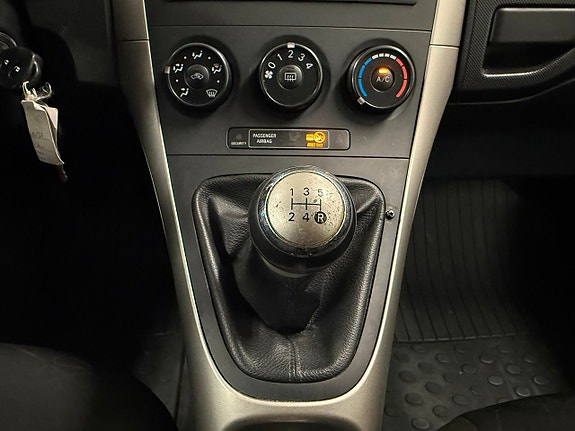 Toyota Auris 21 of 26