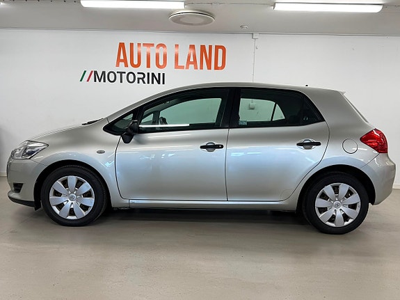 Toyota Auris 5 of 26