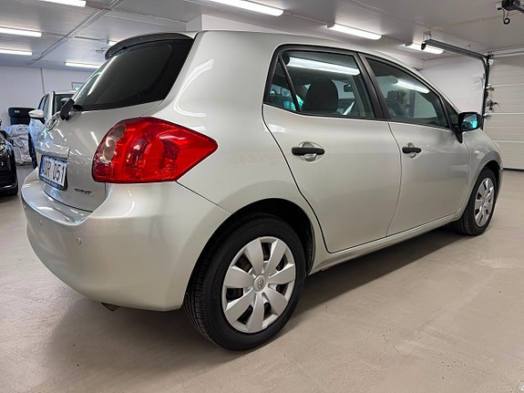 Toyota Auris 14 of 26