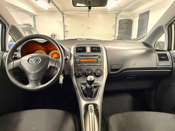 Toyota Auris 18 of 26