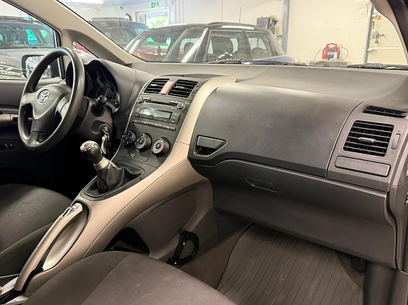 Toyota Auris 23 of 26