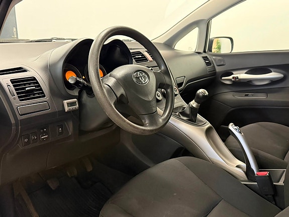 Toyota Auris 9 of 26