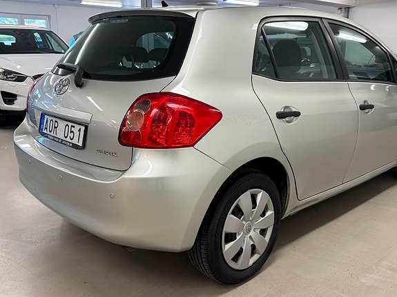 Toyota Auris 15 of 26