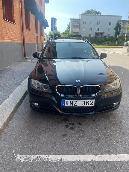 BMW 318d 2 of 4
