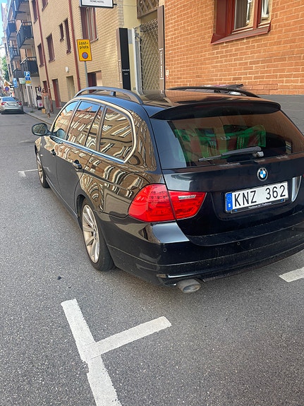 BMW 318d 3 of 4