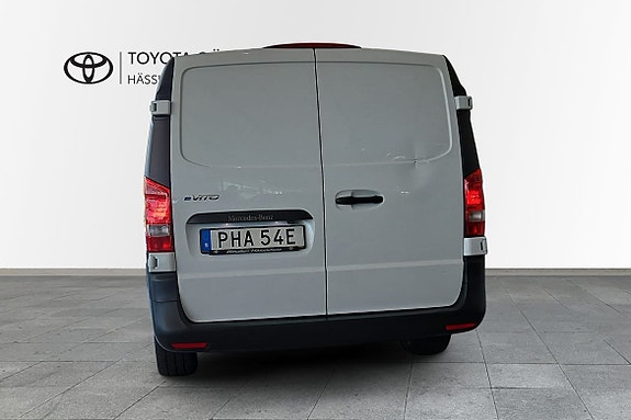 Mercedes-Benz eVito Tourer 4 of 13