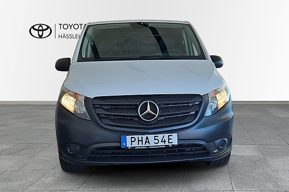 Mercedes-Benz eVito Tourer 5 of 13