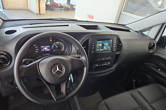 Mercedes-Benz eVito Tourer 12 of 13