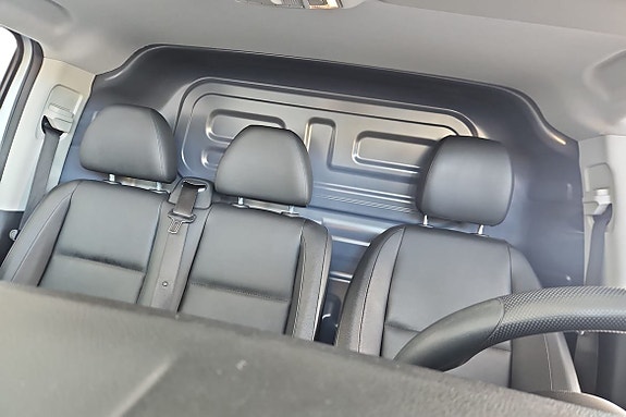 Mercedes-Benz eVito Tourer 13 of 13