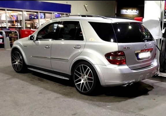 Mercedes-Benz ML63 2 of 2