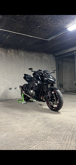 Kawasaki Z1000 3 of 4