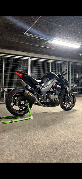 Kawasaki Z1000 2 of 4