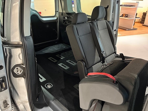 Volkswagen Caddy Maxi 17 of 30