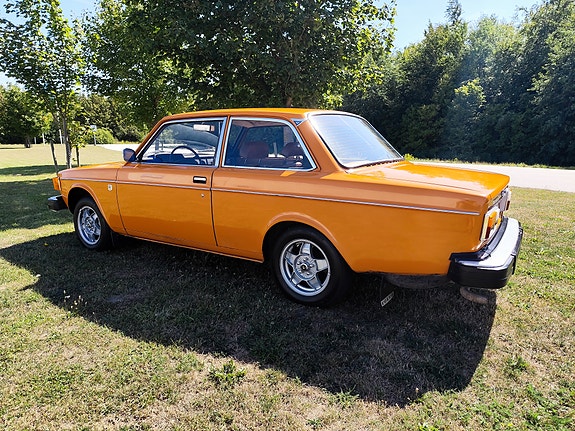 Volvo 142 2 of 11