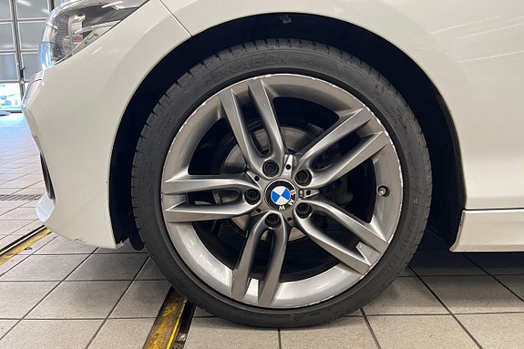 BMW 118i 9 of 24