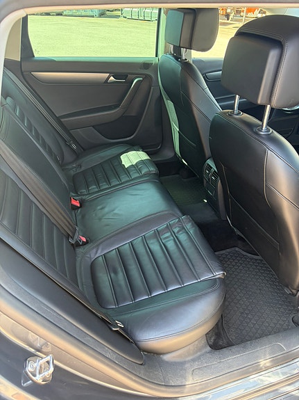 Volkswagen Passat 8 of 14