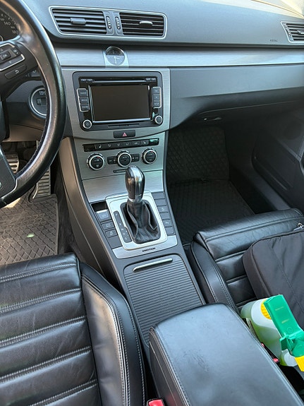 Volkswagen Passat 10 of 14