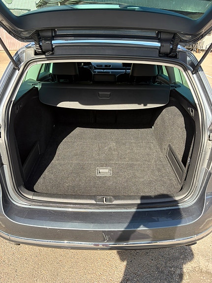Volkswagen Passat 7 of 14
