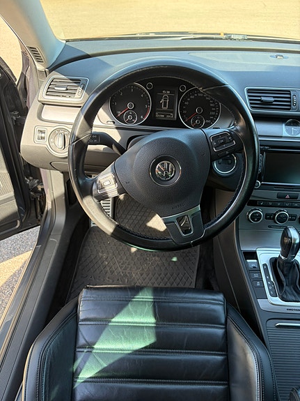 Volkswagen Passat 11 of 14