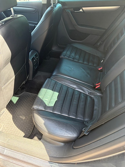 Volkswagen Passat 9 of 14