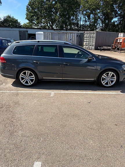 Volkswagen Passat 3 of 14