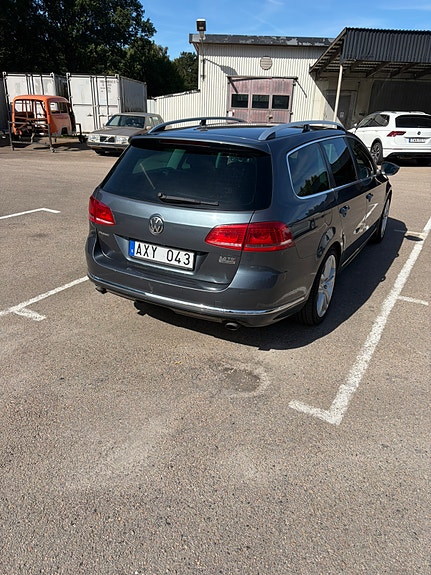 Volkswagen Passat 4 of 14