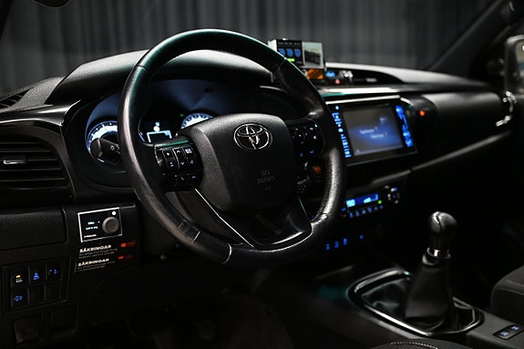 Toyota HiLux 15 of 30