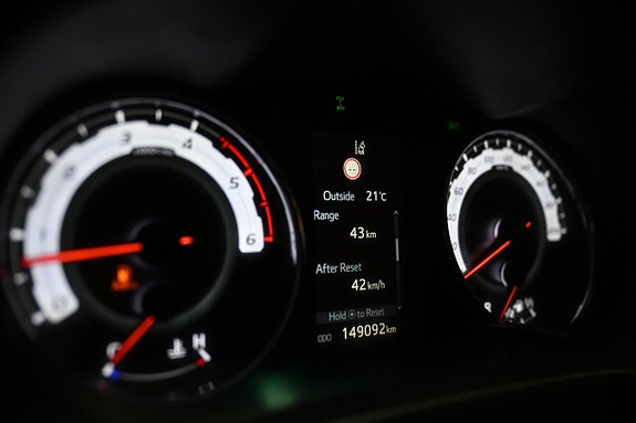 Toyota HiLux 25 of 30