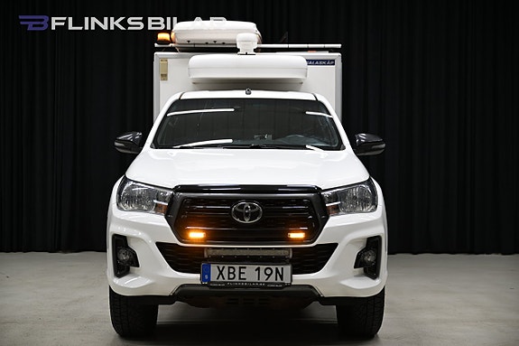 Toyota HiLux 14 of 30