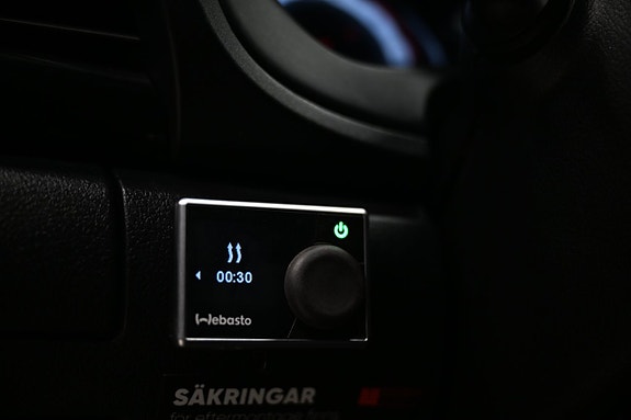 Toyota HiLux 28 of 30